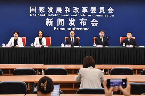 国家发改委：我国累计建成各类充电桩超过660万台